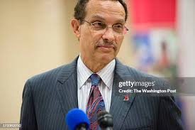 20 Vincent Robinson 10 Photos & High Res Pictures