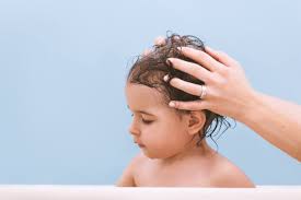 Spesso i bambini perdono i capelli nei primi sei . Perdita Dei Capelli Nei Bambini Perche Accade E Come Contrastarla