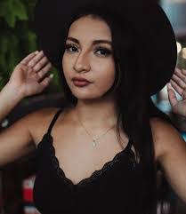 Rikki Davidson's Instagram, Twitter & Facebook