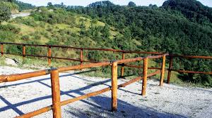 Renghi Lazzaro Recinzioni E Lavorazioni Pali Di Castagno Di Varie Misure Posa In Opera E Approvvigionamento