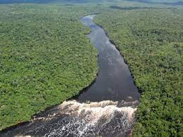 Leticia es la capital del amazonas colombiano y tiene más de 40 mil habitantes, es de las principales ciudades en la triple frontera. Rio Amazonas Caracteristicas Do Rio Amazonas Brasil Escola