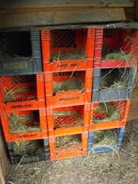 Les Pondoirs Pour Poules Fait Maison Avec Images Elever Des Poulets Poulets De Basse Cour Mangeoire Poule