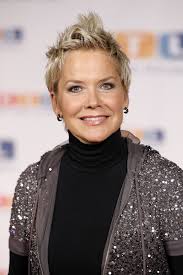 inka bause geht da was mit einem ihrer bauern inka bause frisur inka bause kurzhaarschnitt frauen