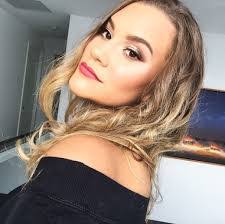 Christie Perrin's Instagram, Twitter & Facebook