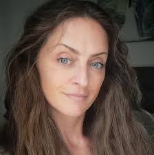 Carla Poore's Instagram, Twitter & Facebook