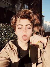 It looks especially killer if you have naturally curly hair like the photo. Short Androgynous Haircuts For Curly Hair Novocom Top