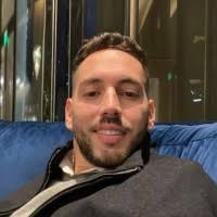 2100+ perfiles de «Adriel»