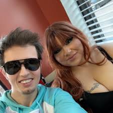 Alex and Jacqueline (@AlexBandJackieB)