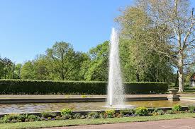 Das gilt auch dann, wenn es sich beim auftraggeber um eine privatperson handelt. Parkfuhrung Im Herrenkrugpark