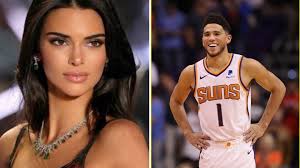 Kendall and devin have been friends for years, as they used to go on double dates when they were with ben simmons and jordyn woods respectively. Nba Kendall Jenner Es Vista Con Devin Booker