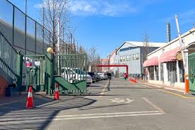 File:Main gate of Dulwich College Beijing (20220314141507).jpg - Wikimedia  Commons