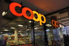 Перевод слова coop, американское и британское произношение, транскрипция, словосочетания, однокоренные слова, примеры использования. Detailhandel Trotz Lockdown Coop Gruppe Nimmt 2020 Uber 30 Milliarden Franken Ein