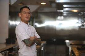 Chef juna adalah seorang koki spesialis makanan jepang dan perancis yang telah menghabiskan waktu selama kurang lebih 12 tahun di luar negeri. Profil Chef Juna Dari Sekolah Pilot Hingga Jadi Koki Halaman All Kompas Com