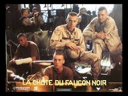 Le 3 octobre 1993, avec l'appui des nations unies, une centaine de marines américains de la task force ranger est envoyée en mission à mogadiscio, en somalie, pour assurer le maintien de la paix et capturer les deux principaux lieutenants et quelques autres associés de mohamed farrah aidid. Photo Du Film La Chute Du Faucon Noir Titre Original Black Hawk Down Photos De Cinema
