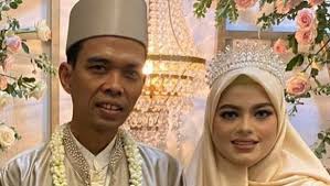 Abdul somad batubara, lc., d.e.s.a., ph.d., datuk seri ulama setia negara, atau lebih dikenal dengan ustaz abdul somad (bahasa arab: Jkfhv Wqehzvlm