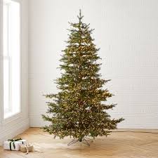 The slim profile makes it a good choice for display in corners or areas with limited floor space. 15 Best Artificial Christmas Trees And Tips To Make Them Look Real Architectural Digest