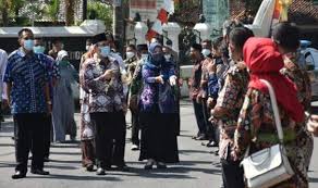 Semua merata tak hanya lulusan sarjana s1, s2 saja, mereka yang baru saja. Turn Back Hoax Pt Angkasa Pura Buka Lowongan Kerja Di Bandara Kulonprogo Hoaks