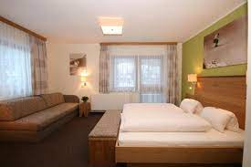 Just 15 minutes' walk from schladming city centre, haus alexander hotel features rooms with views of the mountain. Haus Alexander Schladming Aktualisierte Preise Fur 2021