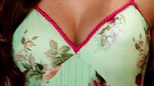 Meera Chopra Oops moment at Special Screening of 1920 London - video  Dailymotion