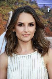 Rachael leigh cook is an american actress and model. Rachael Leigh Cook Medium Wavy Cut Rachael Leigh Cook Looks Stylebistro