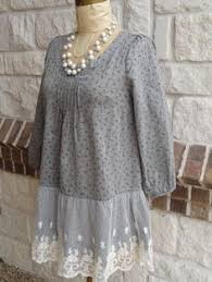 Add Bottom To Make A Too Short Shirt Longer Love How The Hem Is Sewing Projects Clothes Upcycle Clothes Refashion Clothes