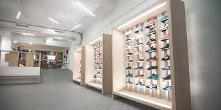 Sivasdescalzo Locos Por Las Zapatillas Plan Madrid Tienda De Tenis Comercio Tradicional Tiendas