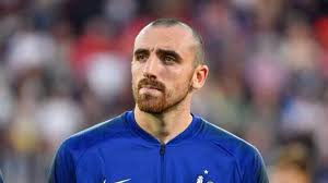 Paul Bernardoni: "I don't wear headphones when I get out of the team bus.  It's a question of respect. We play for the public and when we meet people,  we should be