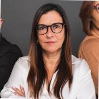 50+ perfiles de «Avolio»