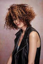 A Short Brown Hairstyle From The Rock Summer Collection Spring Summer 2019 Collection By Mon Coiffeur Exclusif No Uk Hairstyles Brown Curly Hair Hair Styles