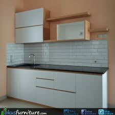 Apa kah anda senang memasak dan membakar roti atauanda lebih senang makanan gorengan dan makanan rebusan. Jual Kitchen Set Kota Depok Fokusfurniture Tokopedia