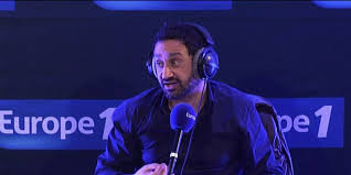 Pendant ce temps, julien lepers attend en coulisse, avant d'être accueilli avec beaucoup de tendresse par son ami. Quiz Lepers Oh Oui Oui Oui