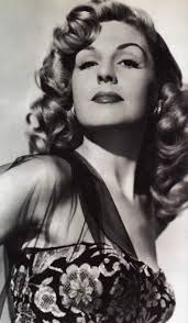 Un día como hoy 9 de agosto de 1963, nace la cantante Whitney Houston,  interprete de la música pop más reconocida por su calidad vocal. En 1992  incursiona en el Cine y