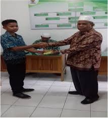 Diterbitkan oleh afterschool.my pada apr 06, 2016, 06:41 pm. Baznas Beri Bantuan Beasiswa Kepada Defri Aryanto Siswa Mts N 5 Bungo