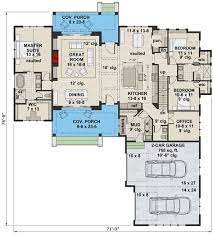 Plan 14670rk Charming 3 Bedroom Modern Farmhouse With Courtyard Garage Courtyard House Plans Farmhouse Floor Plans Modern Farmhouse Plans