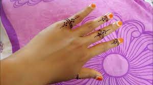 Warnai gambar dengan warna yang kamu suka, sketsa bunga tulip pun selesai dibuat; Henna Simple Mudah Di Tiru Youtube