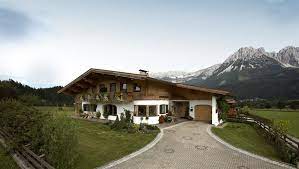 Includes 150 black and white images. Haus Andreas Ellmau