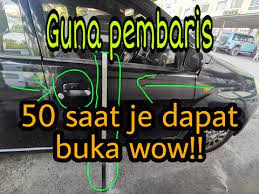 Menunggu tukang kunci membutuhkan waktu, dan biaya untuk membuka kunci. Cara Buka Pintu Kereta Terkunci Inilah Cara Membuka Pintu Kereta Tanpa Kunci Avtotachki Cara Buka Pintu Mobil Yang Terkunci Dari Dalam Mobil Yang Digunakan Bar Teer