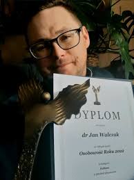 Odebrałem dziś dyplom oraz statuetkę laureata w plebiscycie "Gazety  Wrocławskiej" Osobowość Roku 2022 w kategorii Kultura, powiat głogowski.  Nominacja dla mnie, prezesa Stowarzyszenia za: "ilości i…