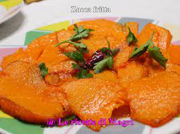 I fiori di zucca in pastella fritti sono un classico della cucina meridionale. Ricetta Zucca Fritta