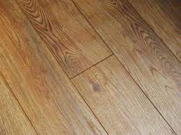 Natural Oak Laminate Flooring 8mm Hand Scraped V Groove Floors Wood Laminate Flooring Oak Laminate Flooring