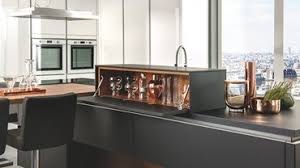Cuisine Design Elegance Capitale Cuisine Ouverte Sur Mesure Schmidt Cuisine Noire Et Bois Cuisines Design Cuisine Noire