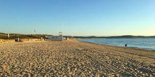 It stretches over 5km in length, with white sands and sparkling turquoise seas. Der Strand Pampelonne In Sudfrankreich