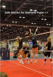 Highlighting Teamwork in Volleyball: Solo Block Moments