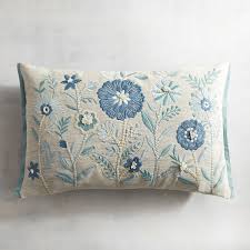 Embroidered Blue Daisy Lumbar Pillow Pier 1 Imports Almofadas Bordadas Almofadas Azuis Almofadas Personalizadas
