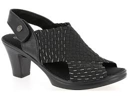 Catwalk black par bernie mev un parfait maintien du piedune tige élastique tressée en une seule pièce, sans couture qui garantie confort et flexibilitéune semelle intérieure à mémoire de forme qui renforce la sensation de légèreté et garantie un amorti optimum grâce à l'épaisseur de la mousse qui contribue à réduire l'impact des chocs et ménage les articulationsune languette. Les Sandales Et Nu Pieds Bernie Mev Beatrice Noir Chaussures Femme 89 00 Livraison Gratuite Chez Toledano