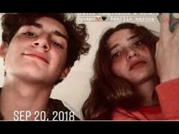 O la novia de joaquin dio su número en vez del de ella, un tipo le envía un mensaje pensando que es ella, entonces le responde diciéndole que el es el novio de la chica, pensando que los dejara en paz. La Ex Novia De Emilio Osorio Youtube