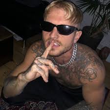 Cómo va tu estado físico? ¿Aficiones? ¿Te acercas a las mujeres en público?  ¿Tienes una vida social activa?