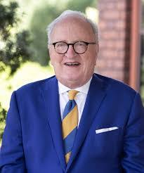 Paula Louden's Instagram, Twitter & Facebook