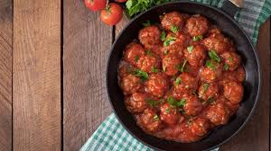 Boulettes De Viande Avec Sauce Tomate Maison En 2020 Recettes De Cuisine