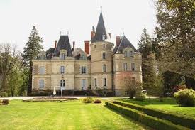 Vente Chateau 1830 Sur 8 Ha Dans L Allier Agence Immobiliere En Region Centre Limousin Chateauroux Immobilier Chateau Immobilier Agence Immobiliere